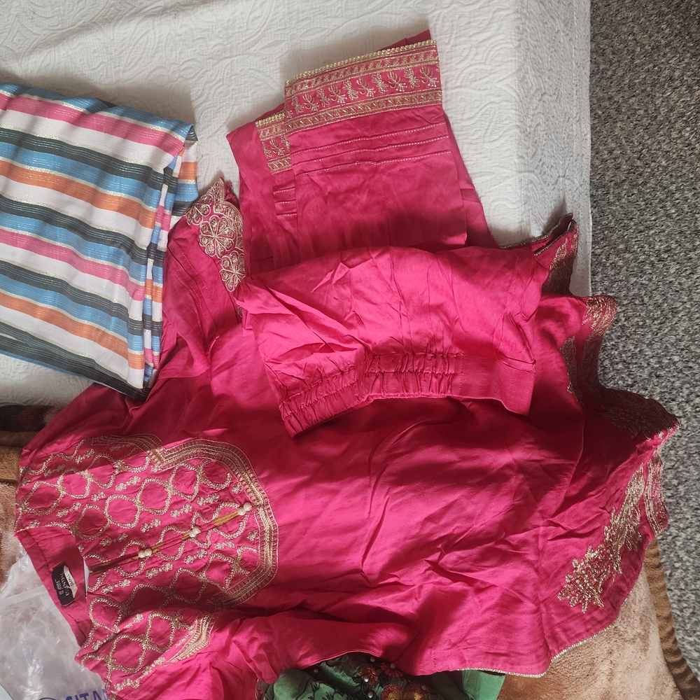 Elegant Pink and Gold Embroidered Shalwar Kameez